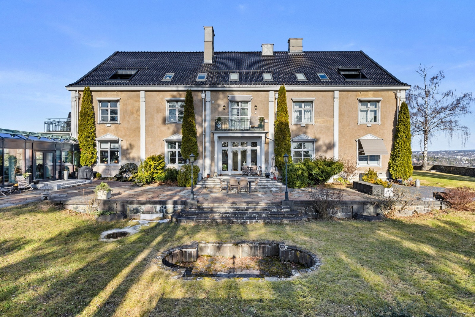 Her har du en helt unik mulighet til en flott leilighet i herskapelige omgivelser Galleribilde