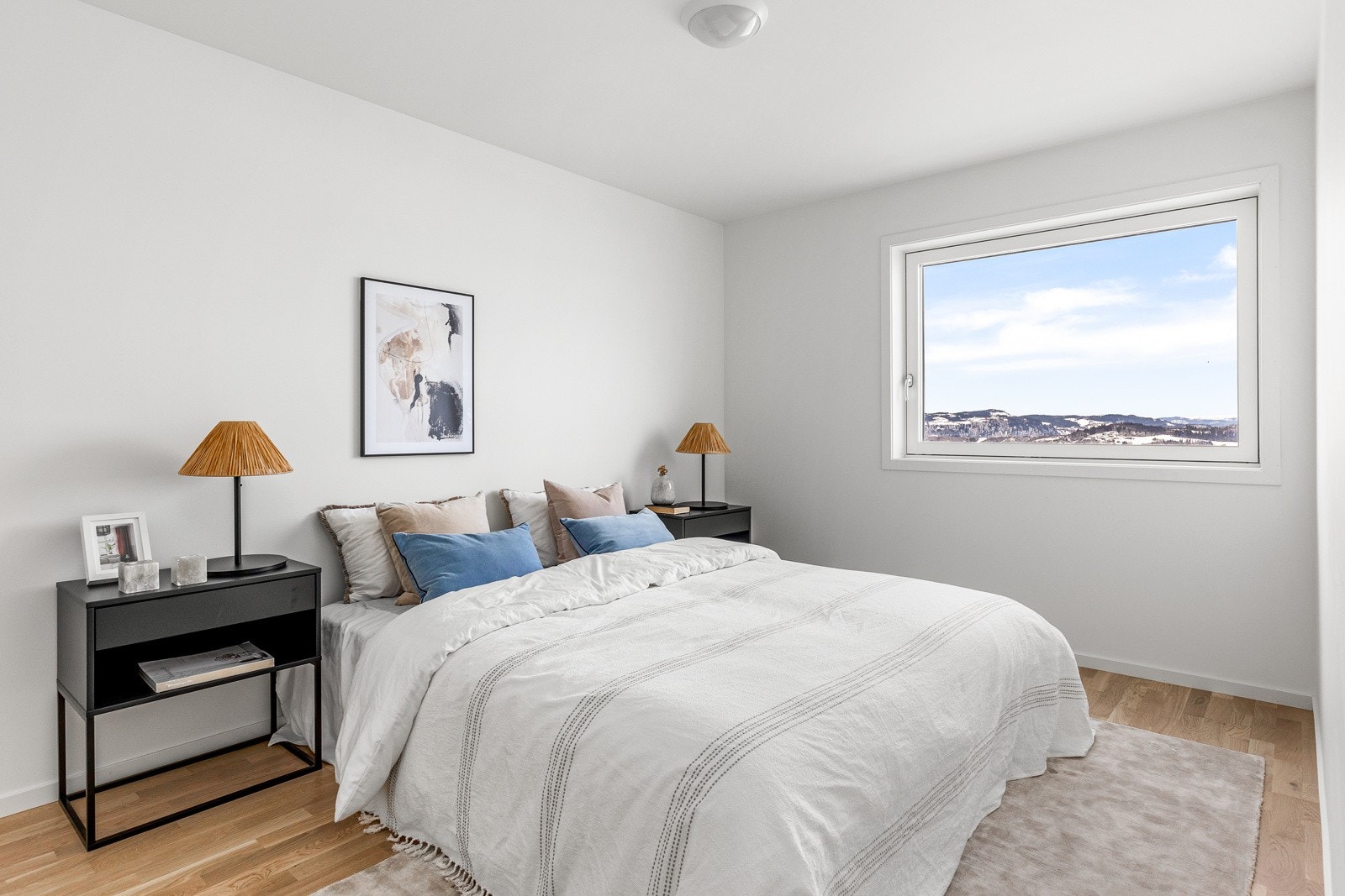 3 av soverommene er praktisk samlet i 3.etg, og er tildelt arealer på hhv. 7.5, 10 og 13 kvm. Galleribilde