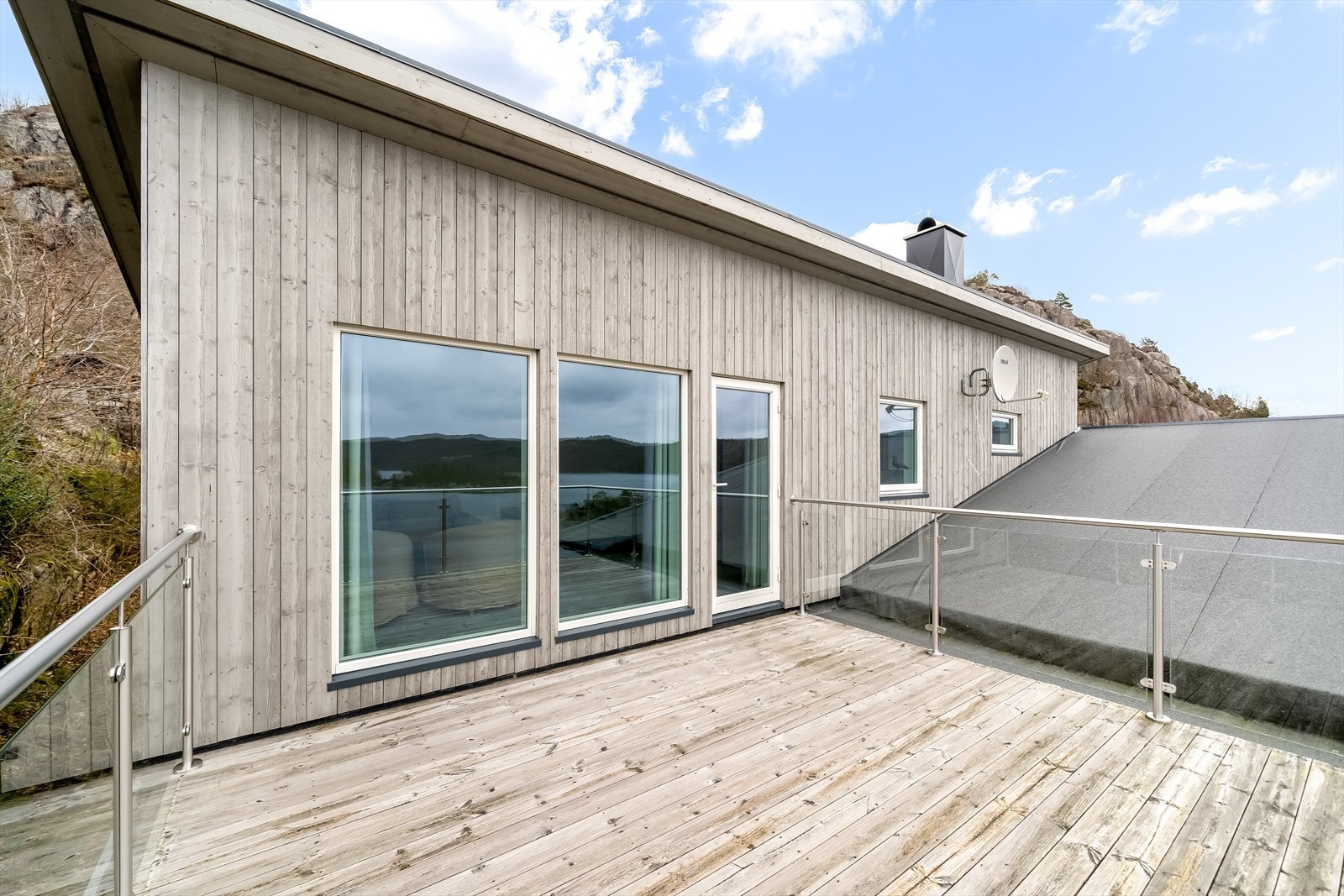 Terrasse ut fra soverom/loftstue Galleribilde