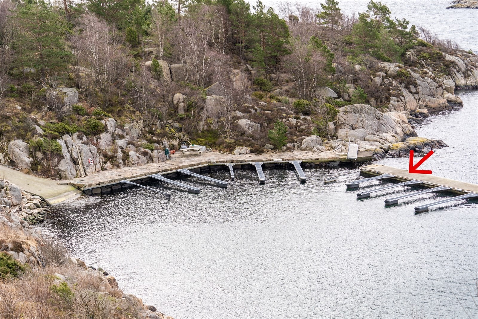 Båtplasser ved sjøen. Galleribilde