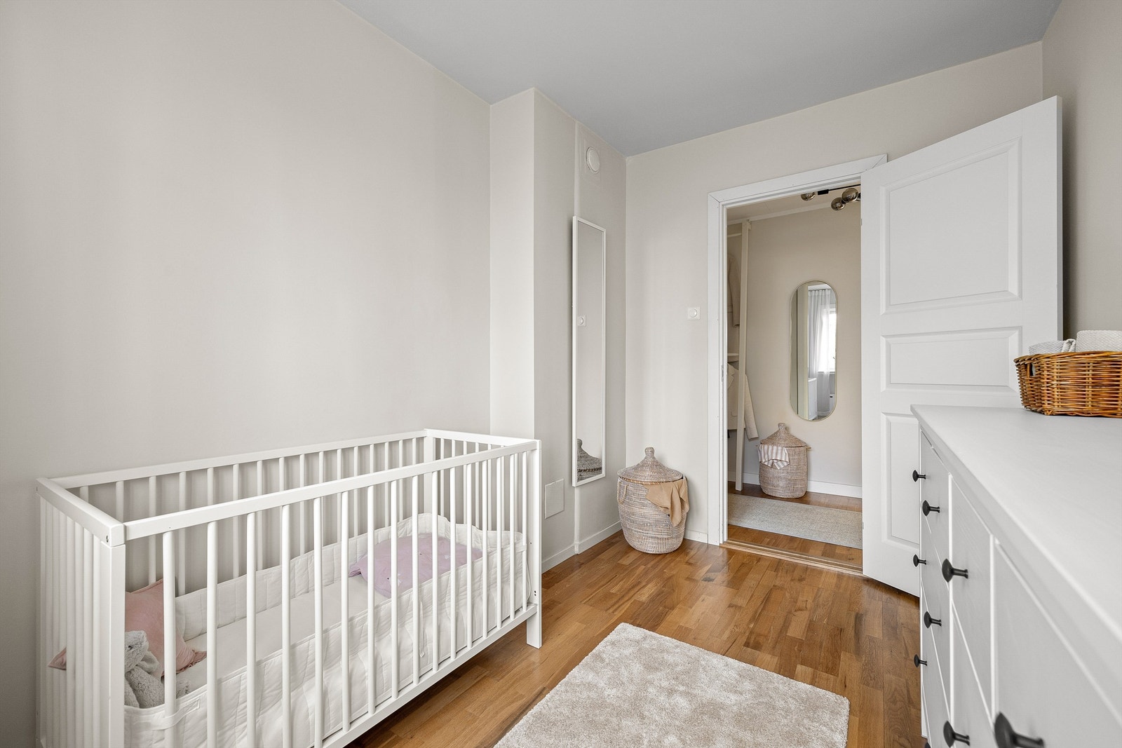 Rommet er i dag benyttet som barnerom, men passer også ypperlig som gjesterom, lekerom eller kontor. Galleribilde