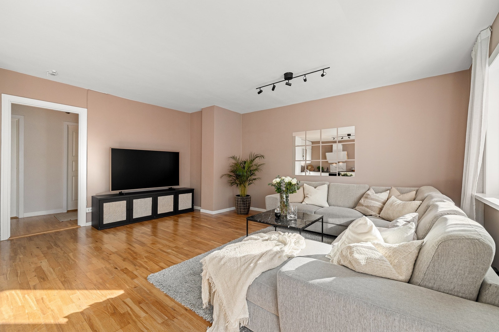 Den store størrelsen gjør at man har flere innredningsmuligheter, og kun kreativiteten setter begrensninger her. Galleribilde