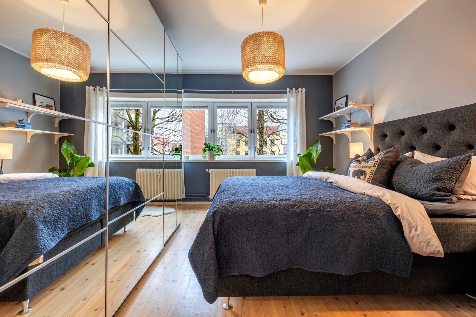 Leiligheten har to romslige soverom Galleribilde