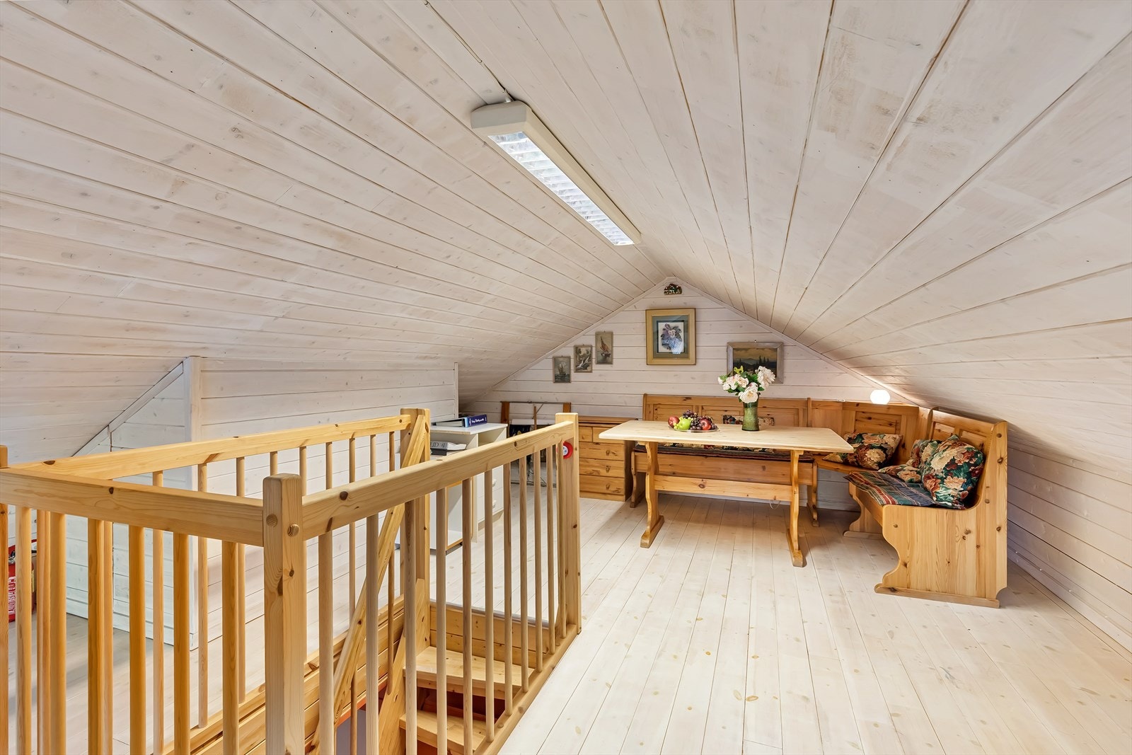 Loftetasje er ikke måleverdig grunnet lav takhøyde, men har et gulvareal målt til ca. 39 kvm Galleribilde