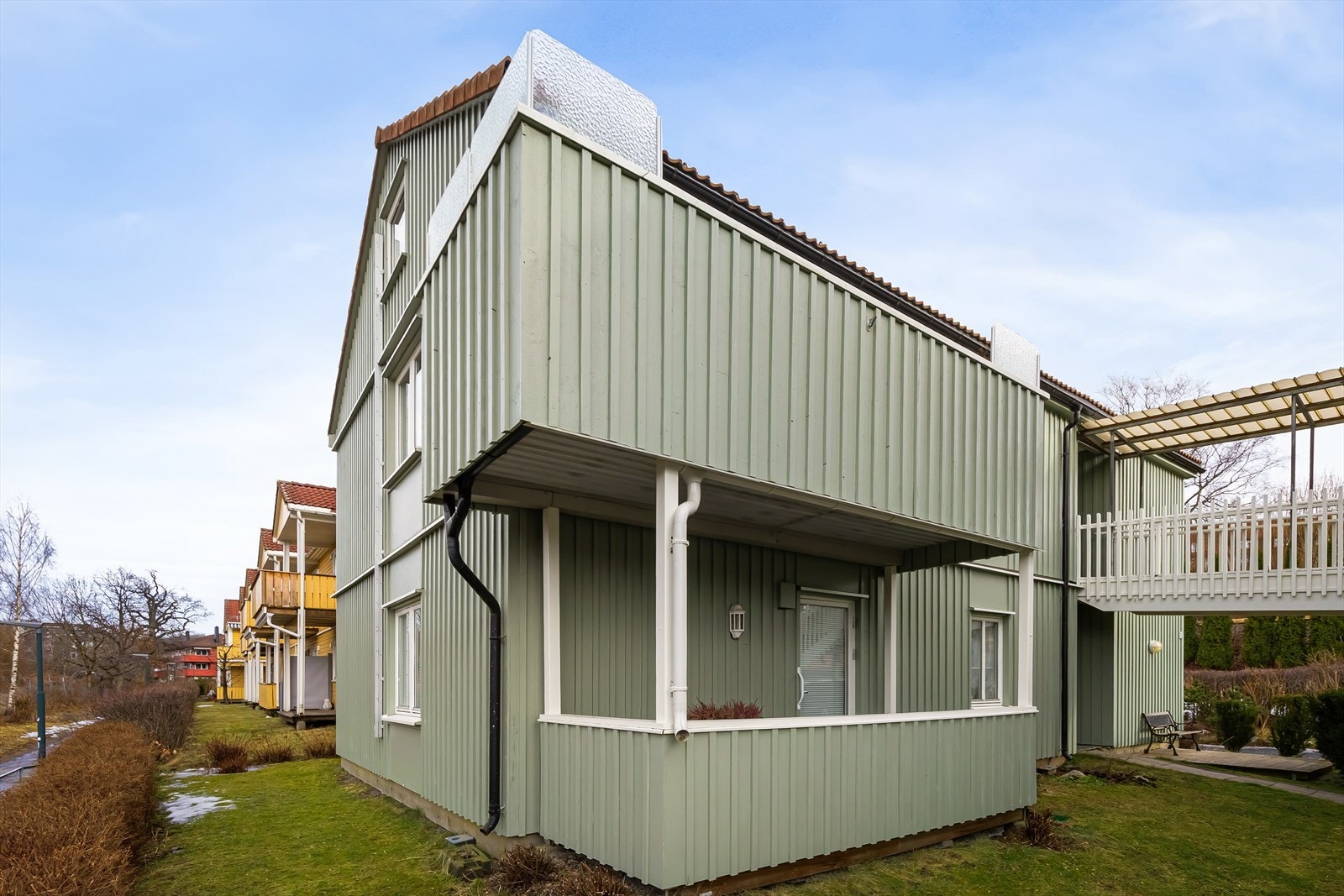 Gode kollektivmuligheter med t-bane, trikk og buss i nærheten Galleribilde