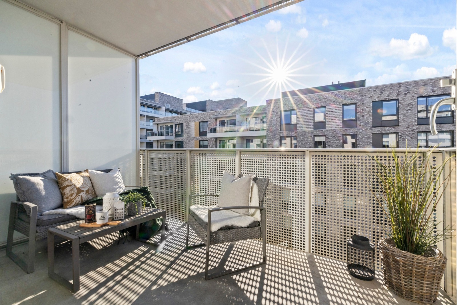 Fra stuen er det utgang til en solrik sydvendt balkong på 7 m². Galleribilde