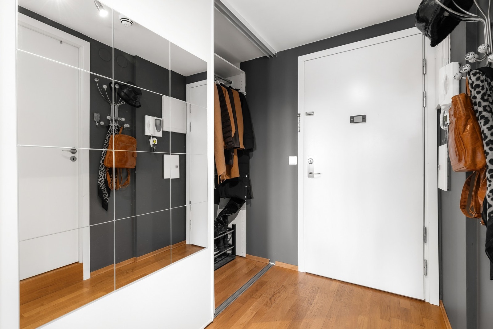 Svært god oppbevaringsplass Galleribilde