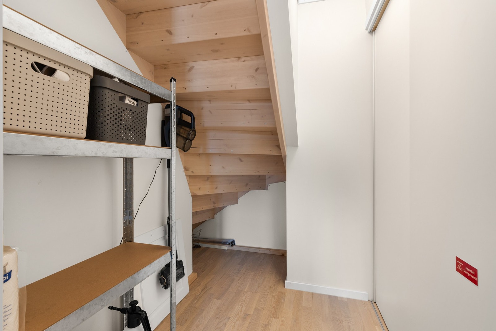 Tilhørende innvendig bod og teknisk rom Galleribilde