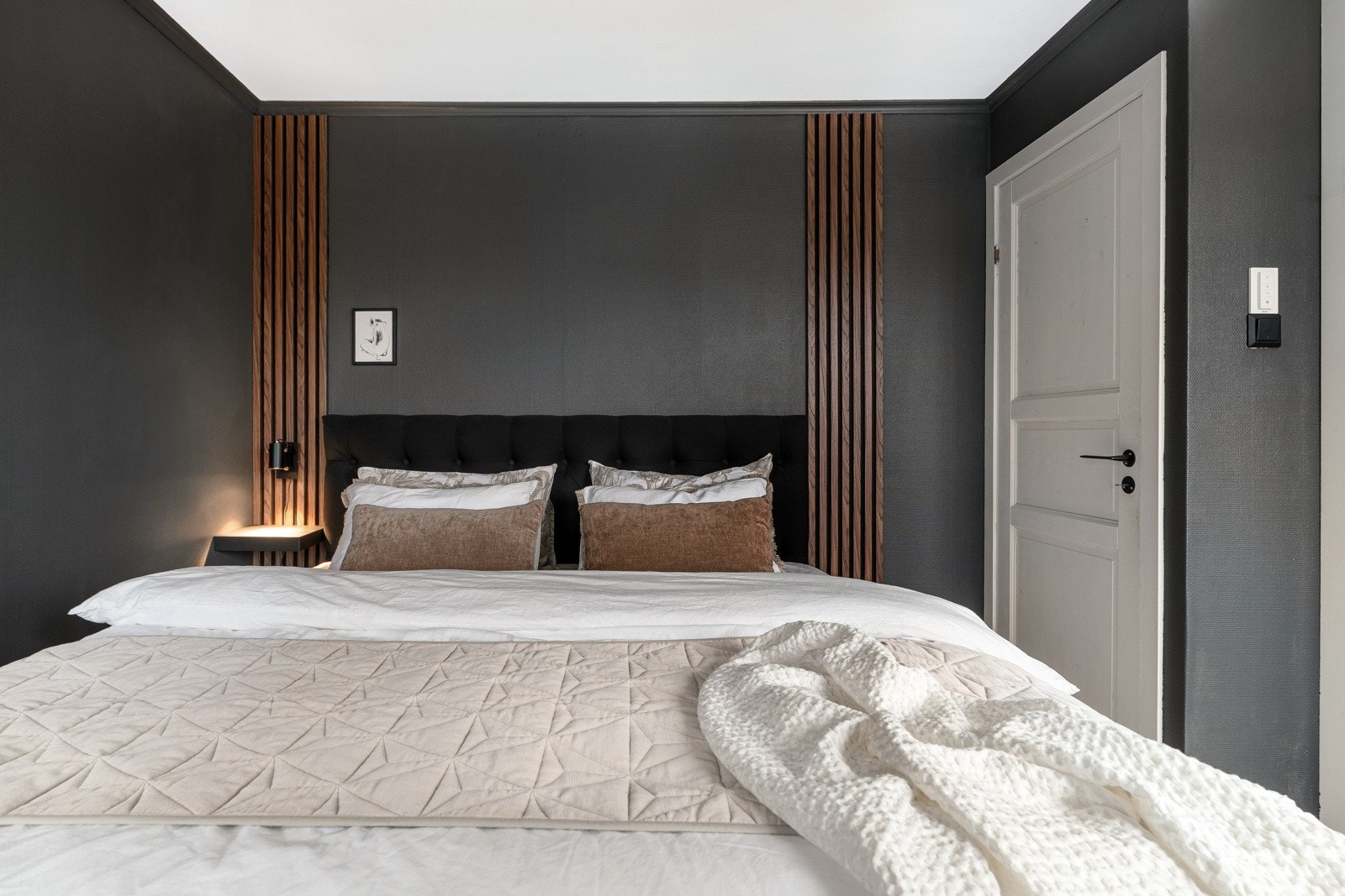 Her har man god plass til en større seng, kontorpult og øvrig soveromsmøblement. Galleribilde