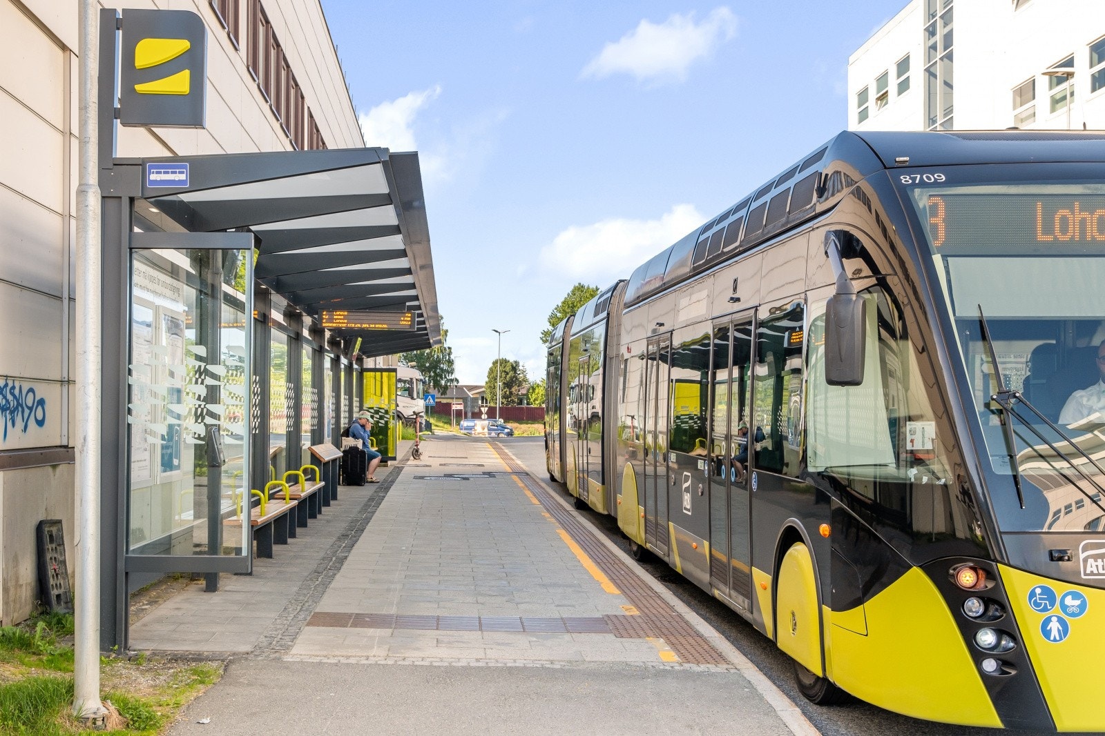 Det er meget gode bussforbindelser til studiestedene og Trondheim sentrum, slik at man enkelt kan la bilen stå. Utover dette passerer både flybuss og metrobusstrasé forbi området. Galleribilde