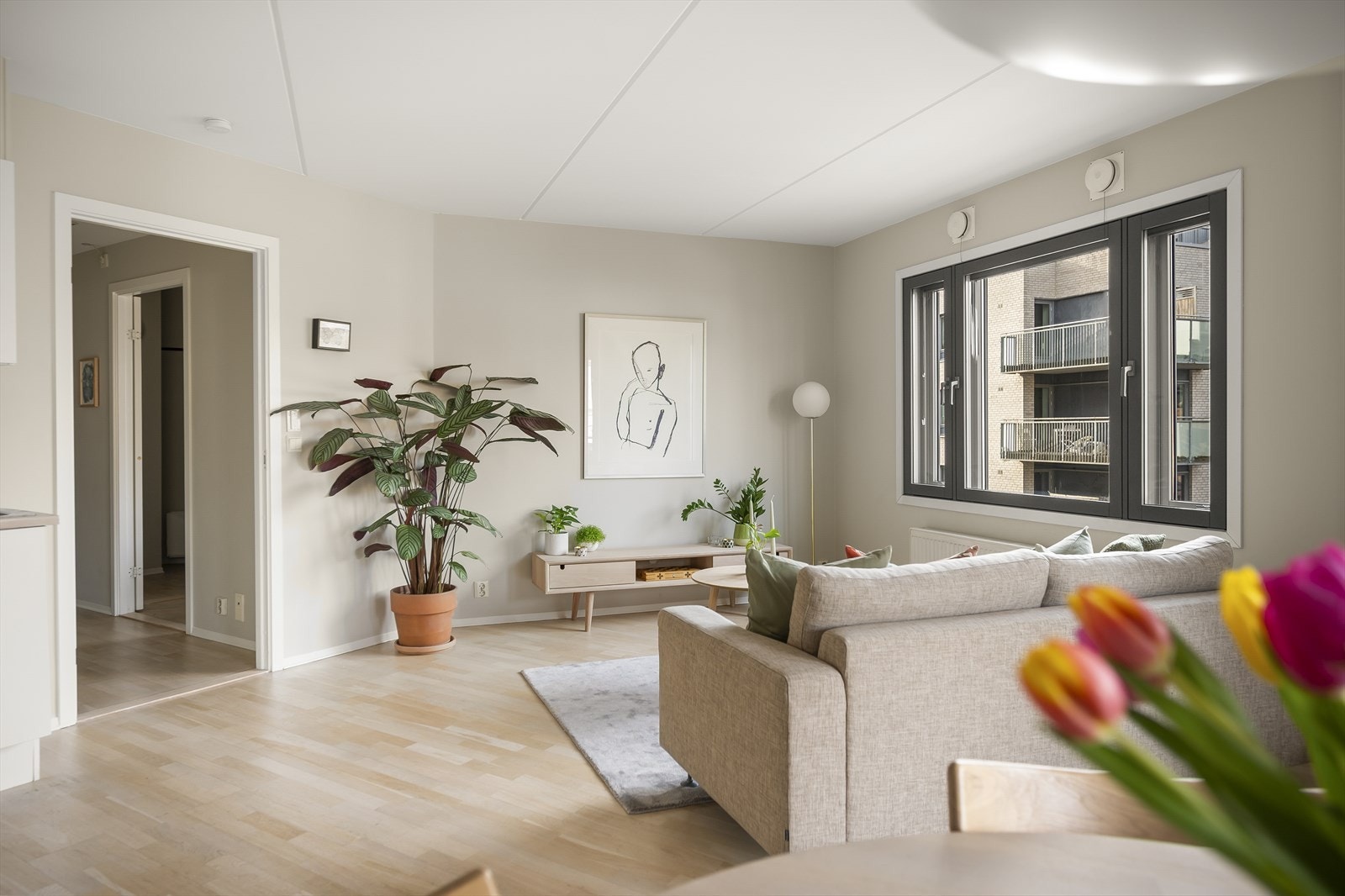 I stuen er det montert Aircondition som holder leiligheten kald på varmere dager Galleribilde