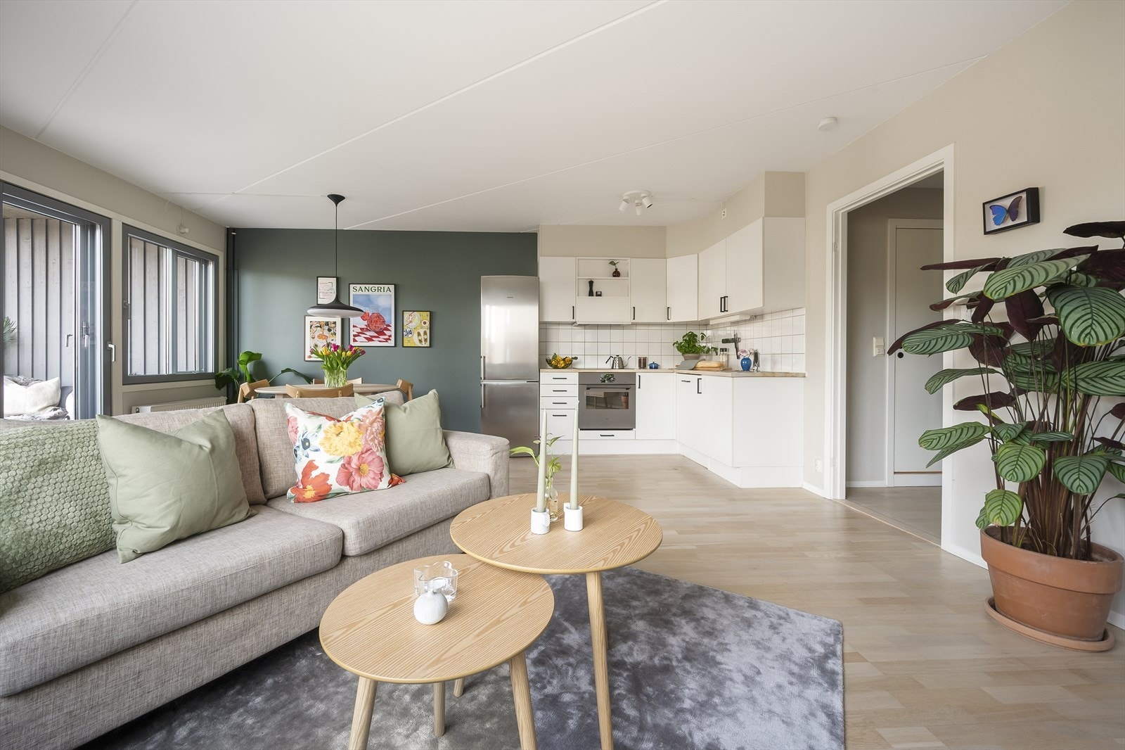 Her får du en moderne og stilren leilighet med en smart planløsning, flotte lysforhold og en solrik vestvendt balkong på 6m² Galleribilde