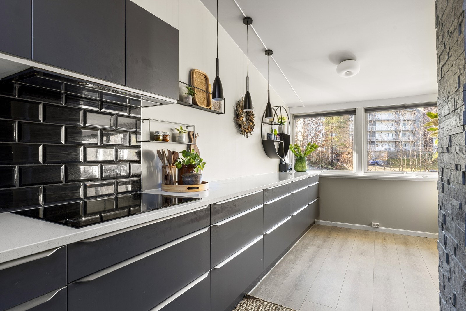 Godt med skap- og benkplass Galleribilde