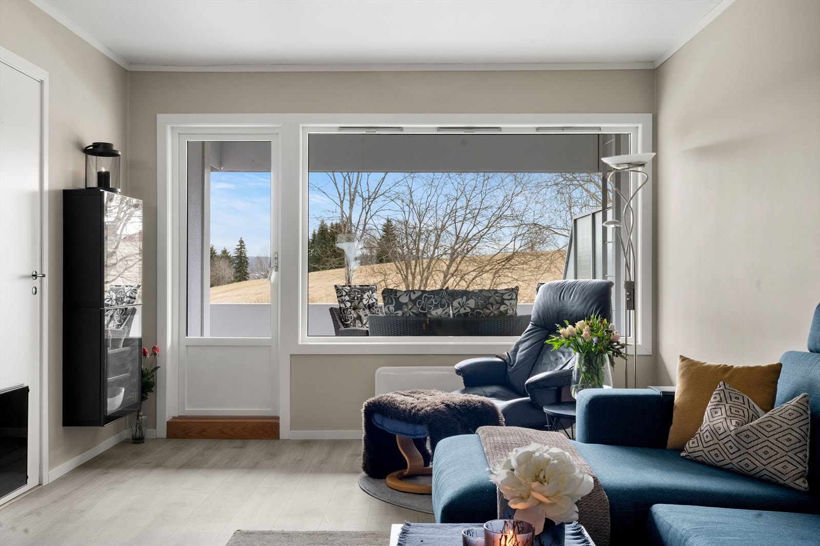 Fra stuen er det utgang til usjenert, østvendt balkong. Galleribilde