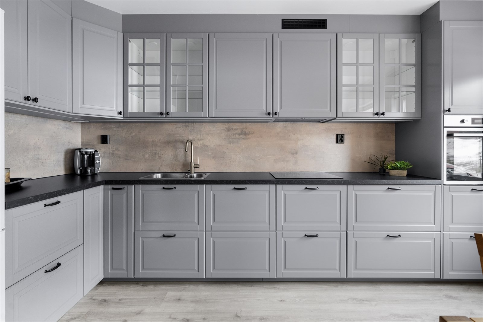 Leiligheten er oppgradert i senere tid og holder en moderne og god standard. Galleribilde