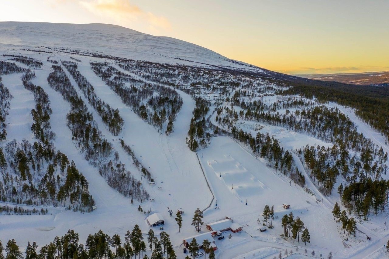 Røros Alpinsenter Hummelfjell. I umiddelbar nærhet til hyttefeltet. Galleribilde