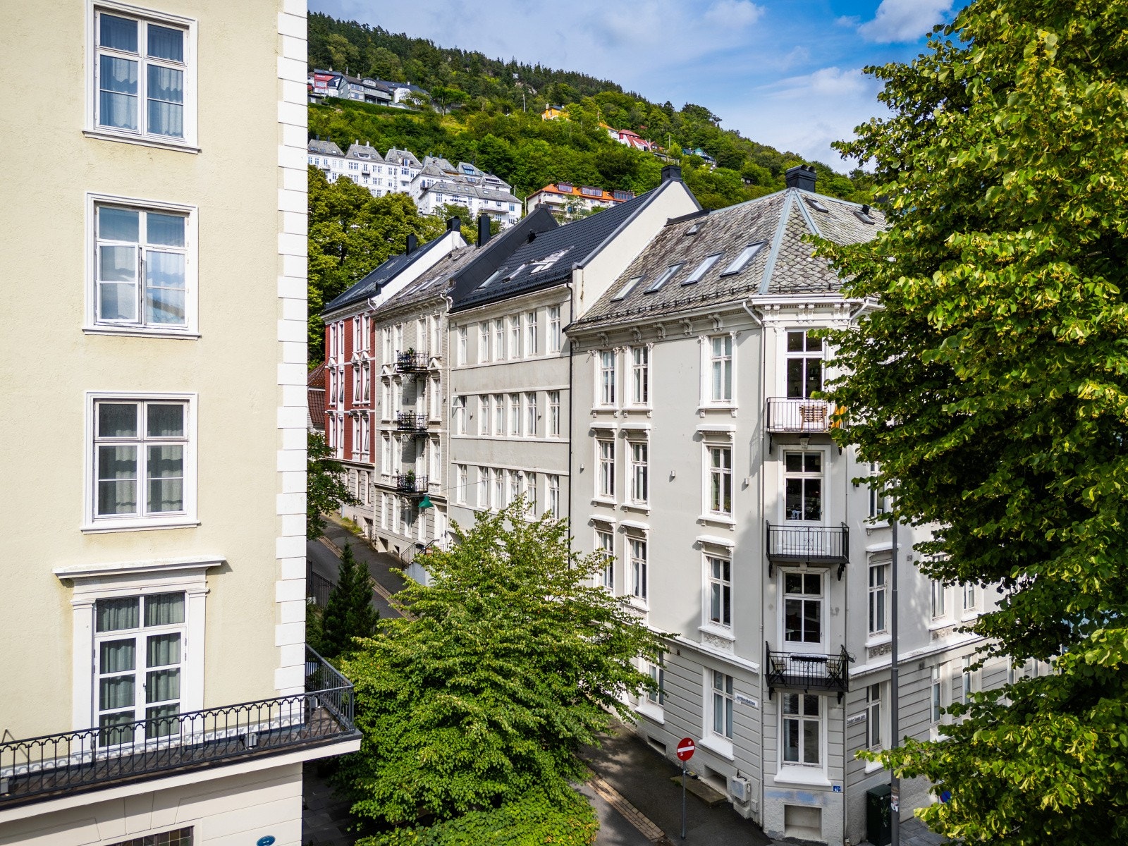 - Velkommen til Jernbanebakken 3! Dette er et perfekt sted for deg som vil nyte det urbane liv! Galleribilde