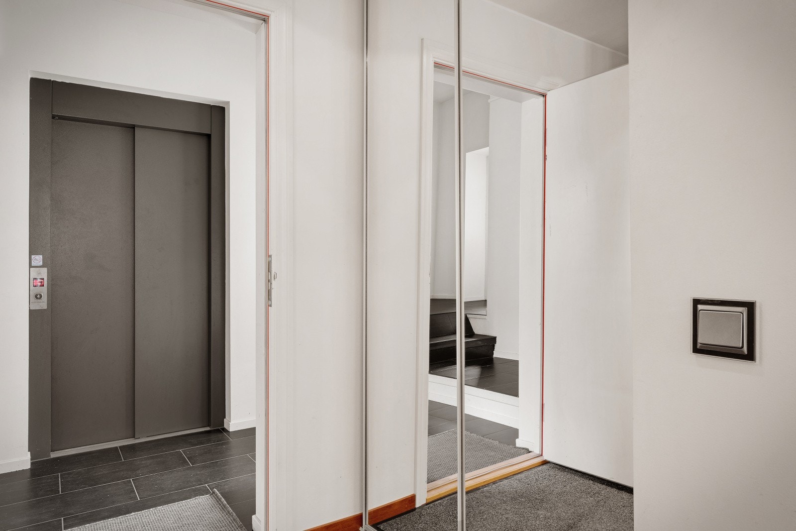 - Heisadkomst til 4. etasje Galleribilde