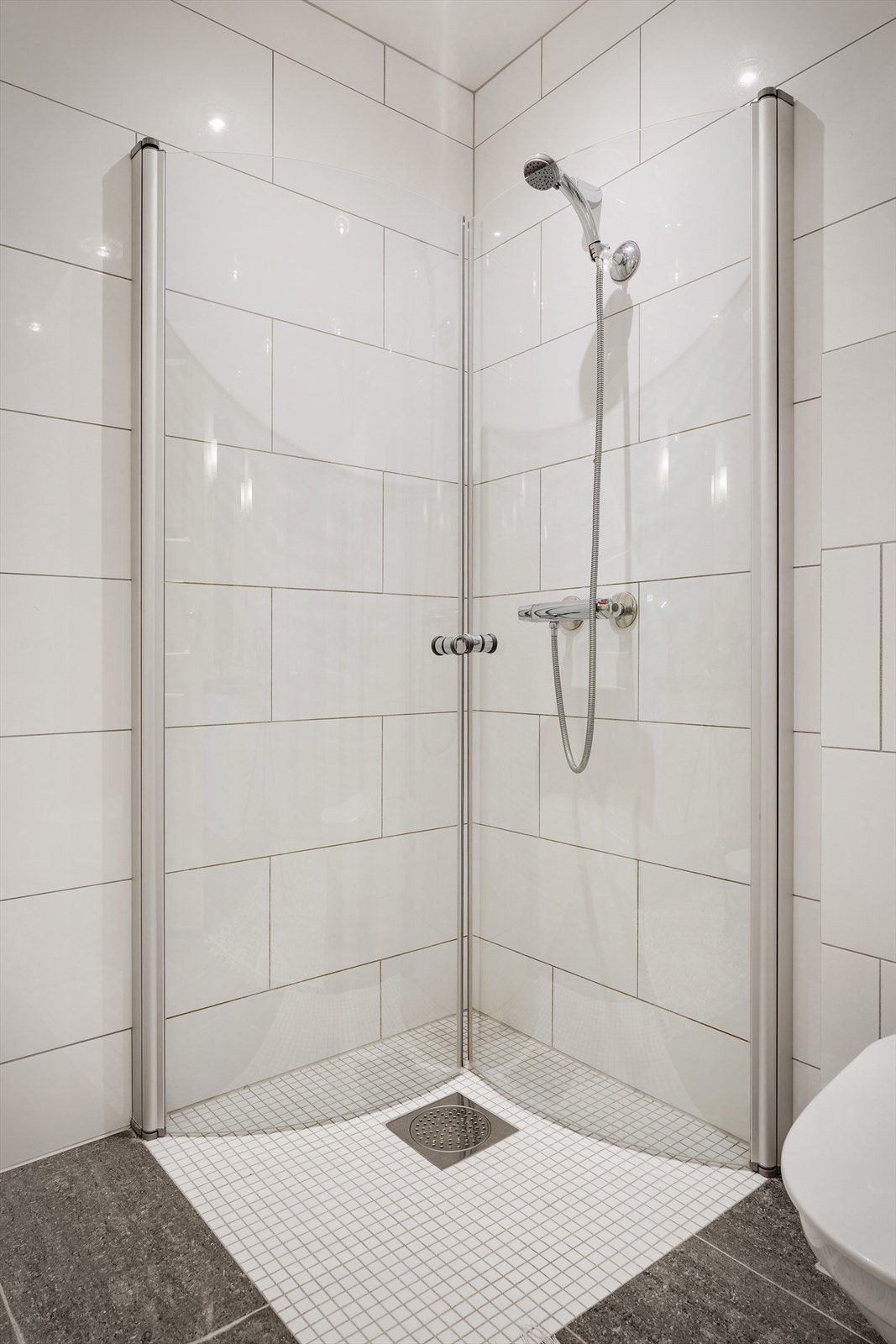 - Dusjhjørne med innfellbare dører Galleribilde