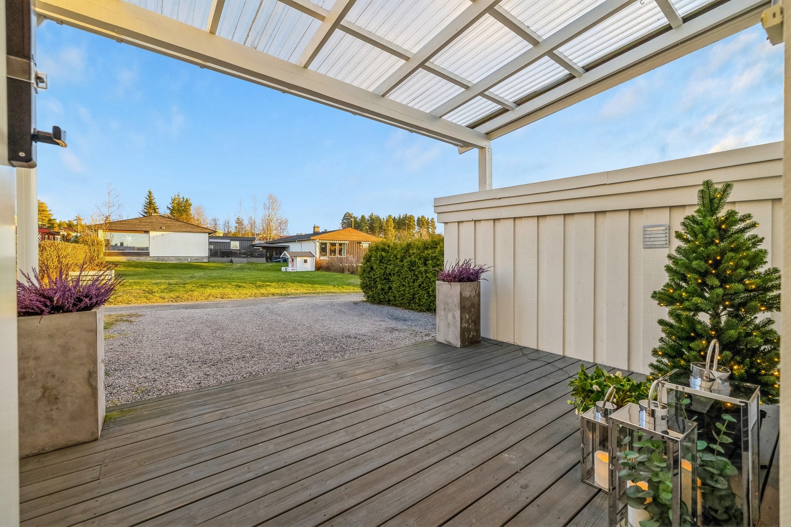 Overbygget terrasse også inngangspartiet Galleribilde