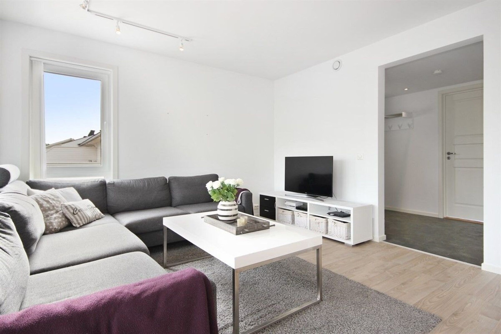Her får du en moderne og praktisk selveierleilighet med enkel adkomst fra bakkeplan Galleribilde