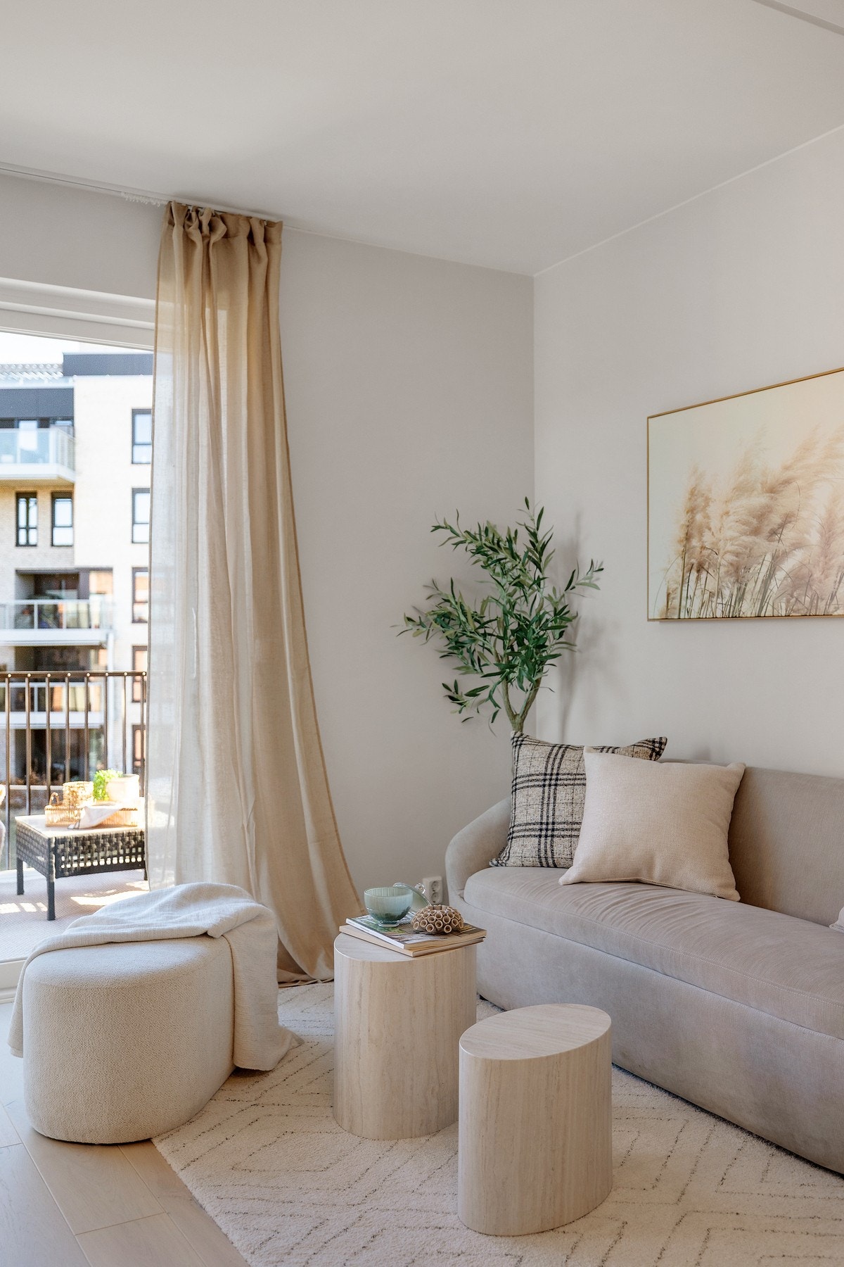 Rommet har en god planløsning som gir rom for flere møbleringsmuligheter. Galleribilde