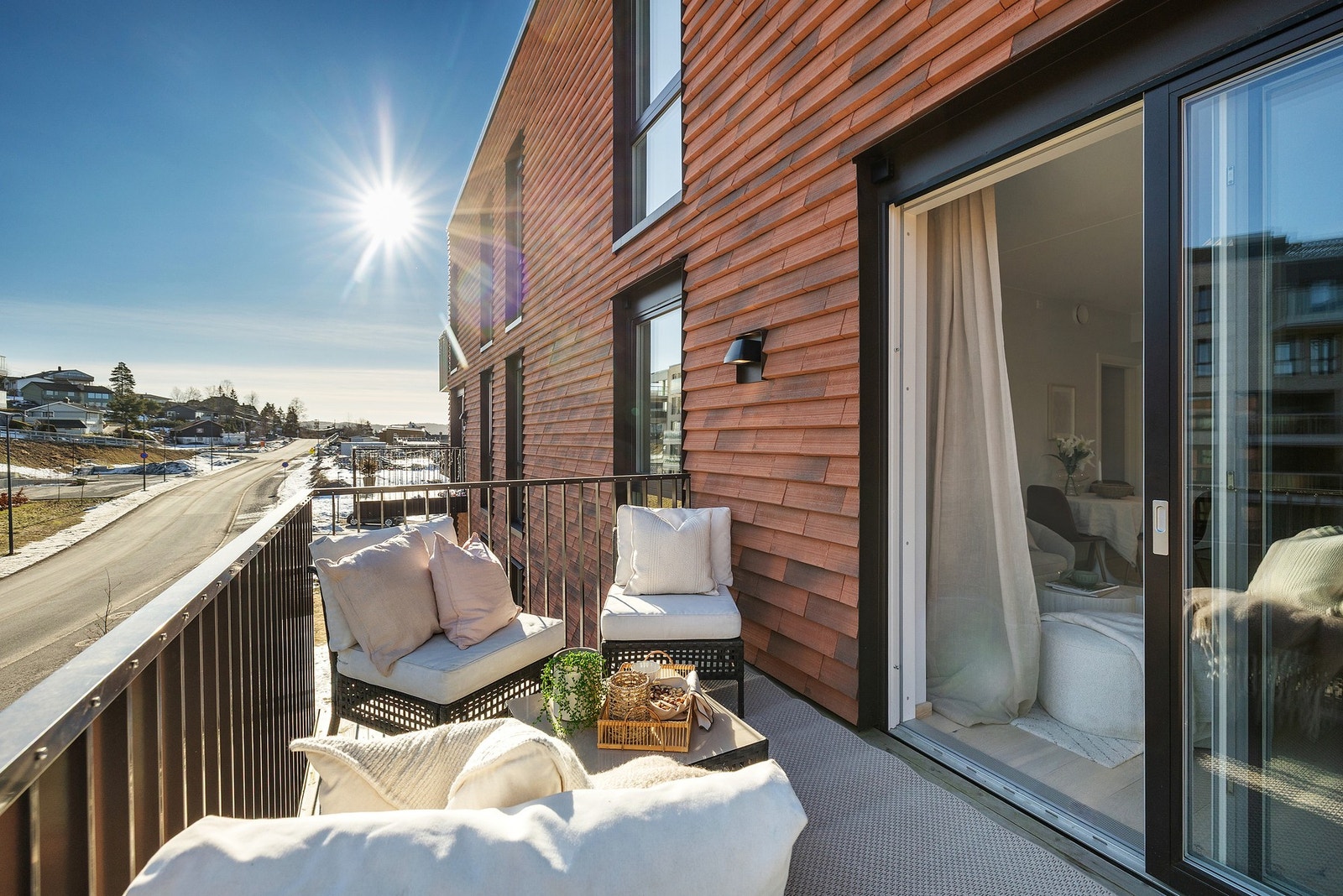 Balkongen er nordøstvendt. Galleribilde