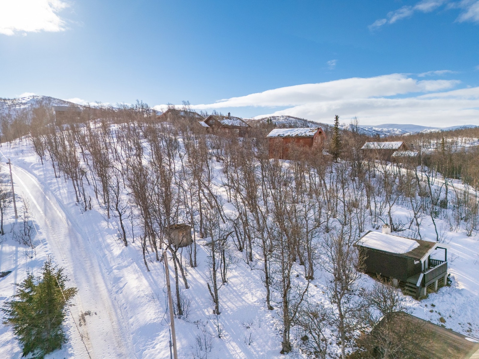 Hytten har solrik beliggenhet Galleribilde