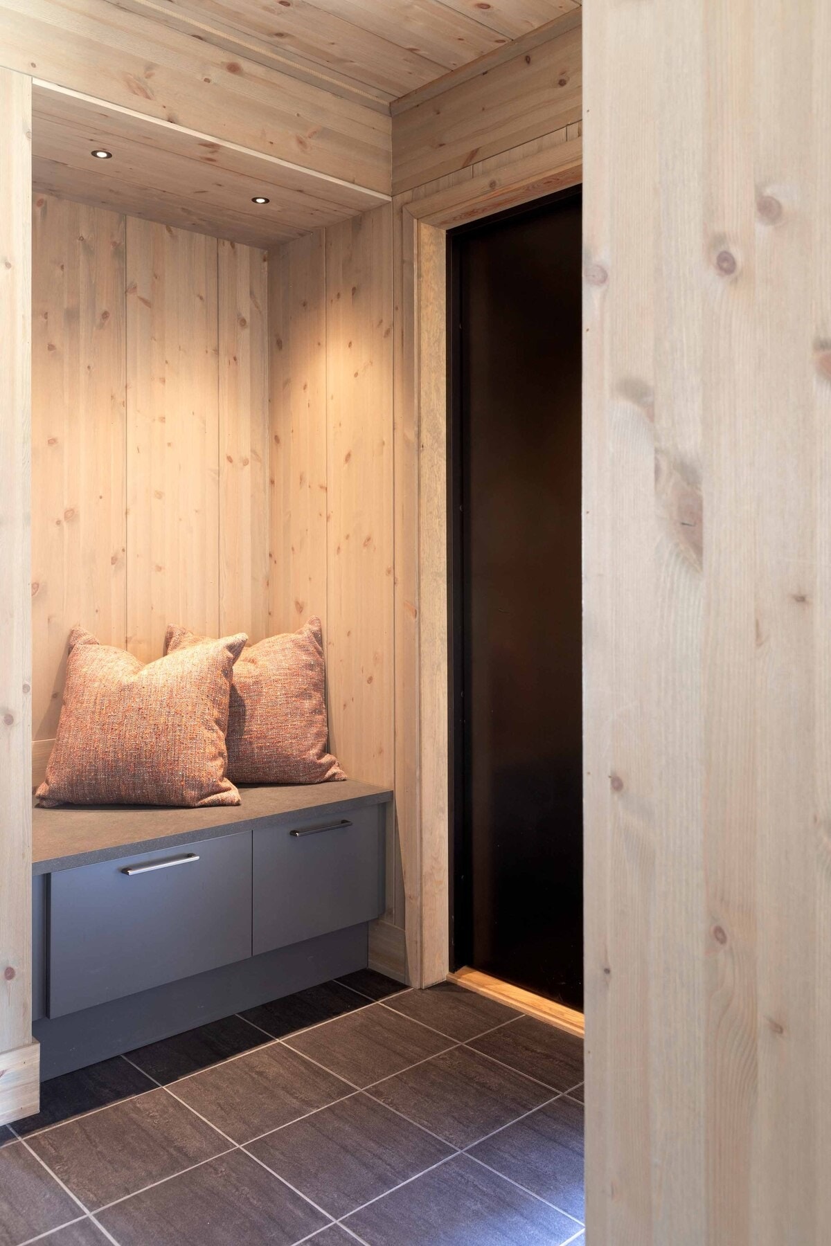 Fra entrèen i hyttemodellen Galleribilde