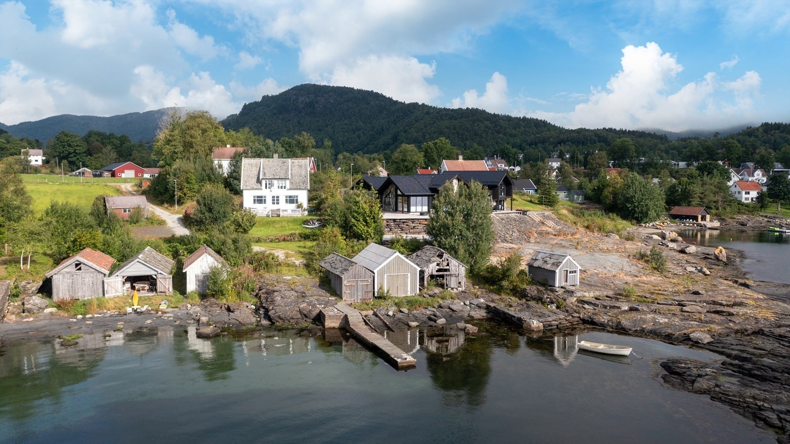 Koselig miljø nede ved sjøen Galleribilde