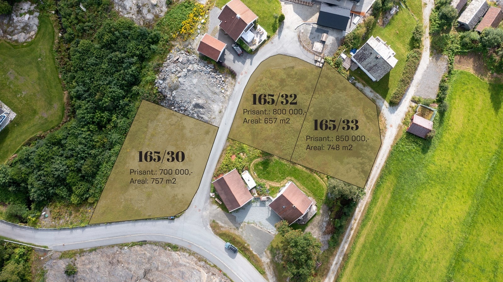 Tomtene markert - NB! Markeringene er ment for å illustrere og er ikke eksakte. Avvik vil forekomme. Se kart fra kommunen for korrekt angitte grenser. Galleribilde