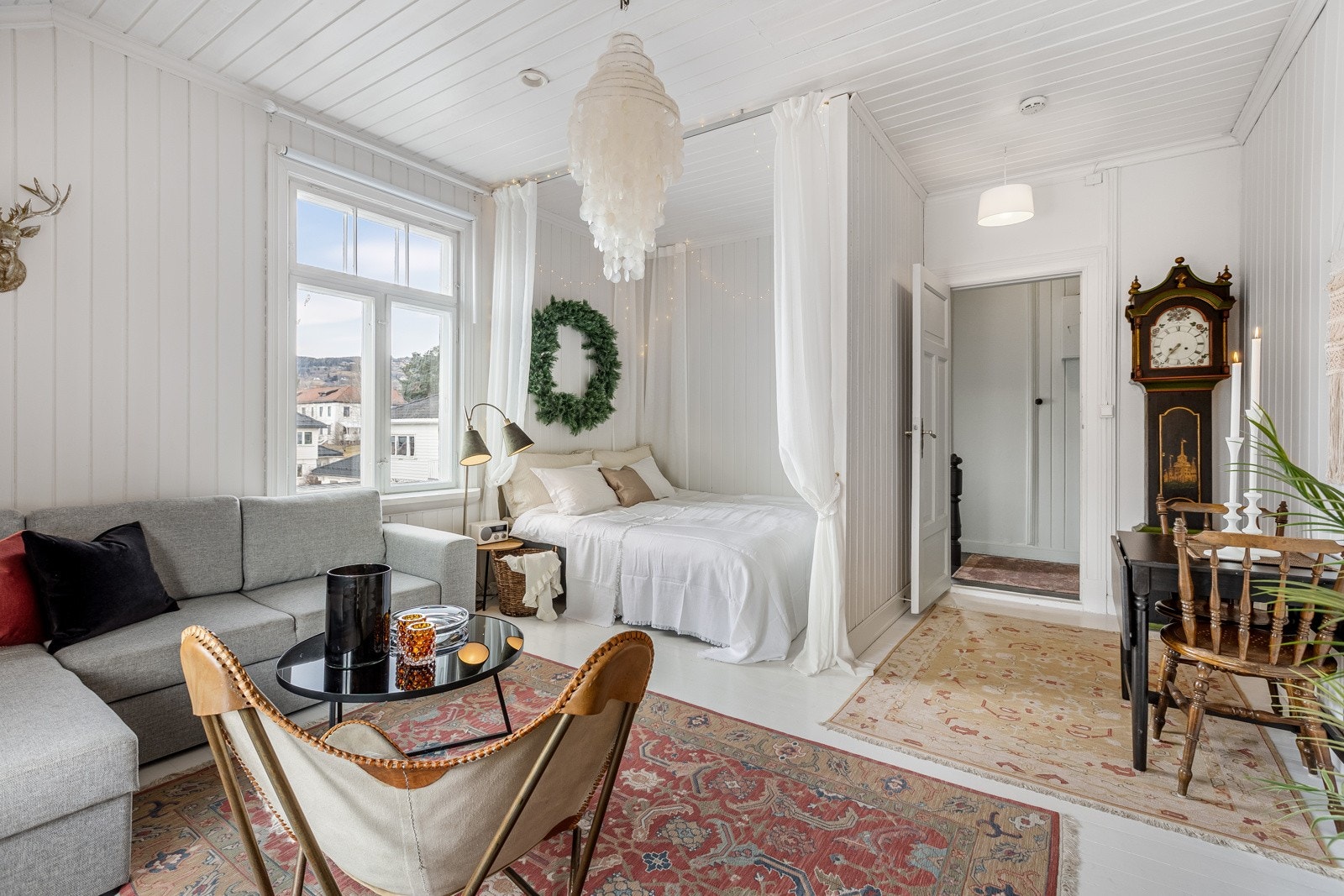 Åpen sovealkove i hybelen Galleribilde