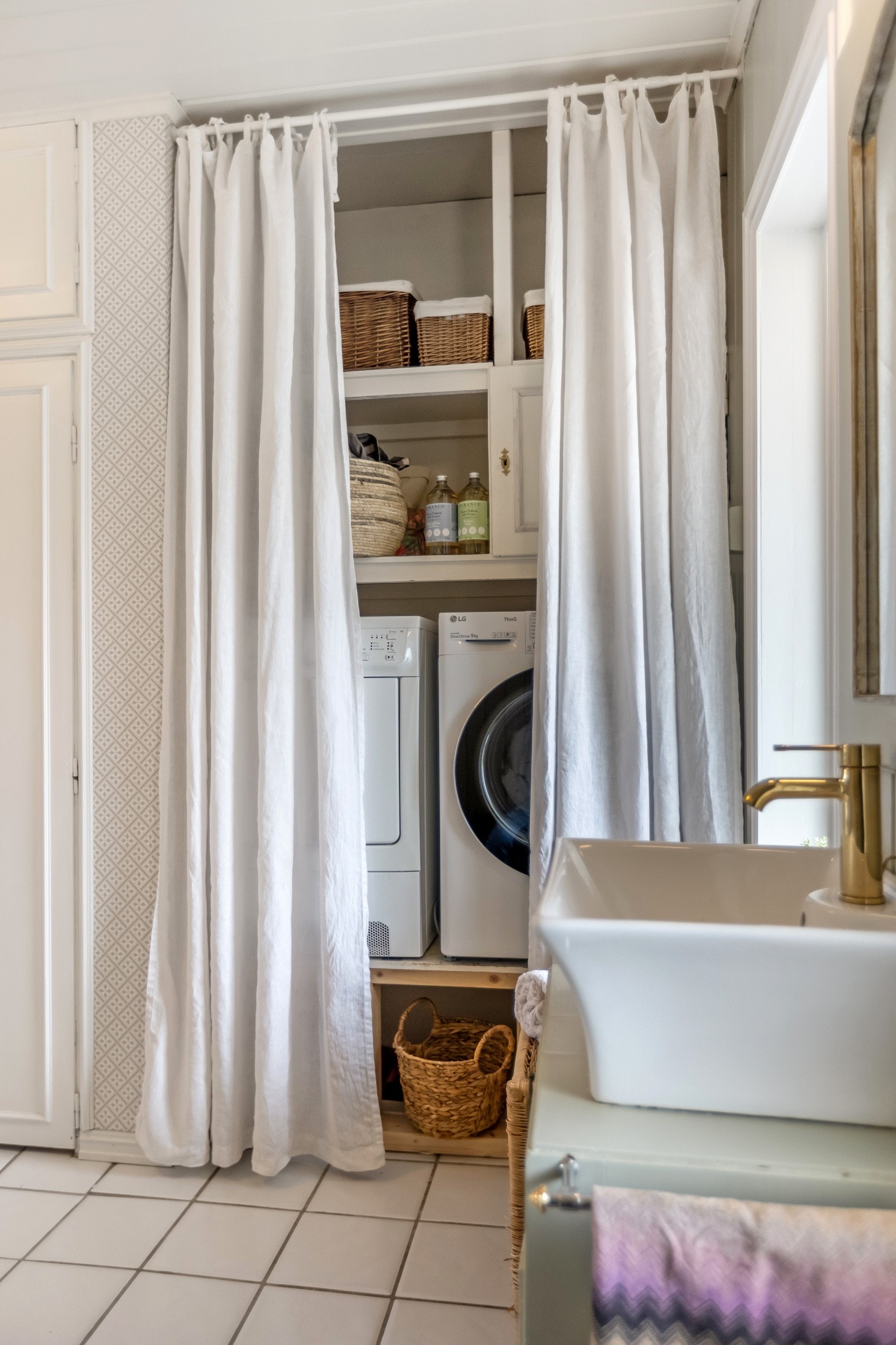 Praktisk vaskeromsnisje på badet i første etasje Galleribilde