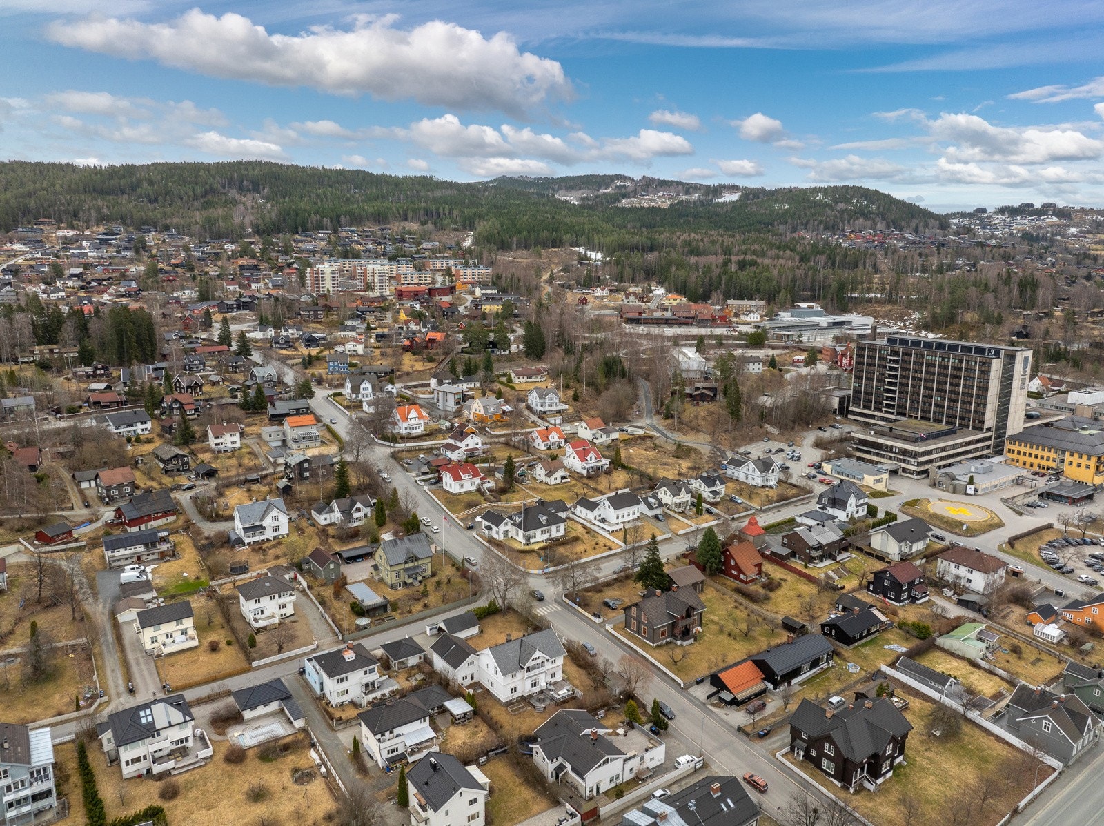 Sykehuset ligger rett sør for eiendommen Galleribilde