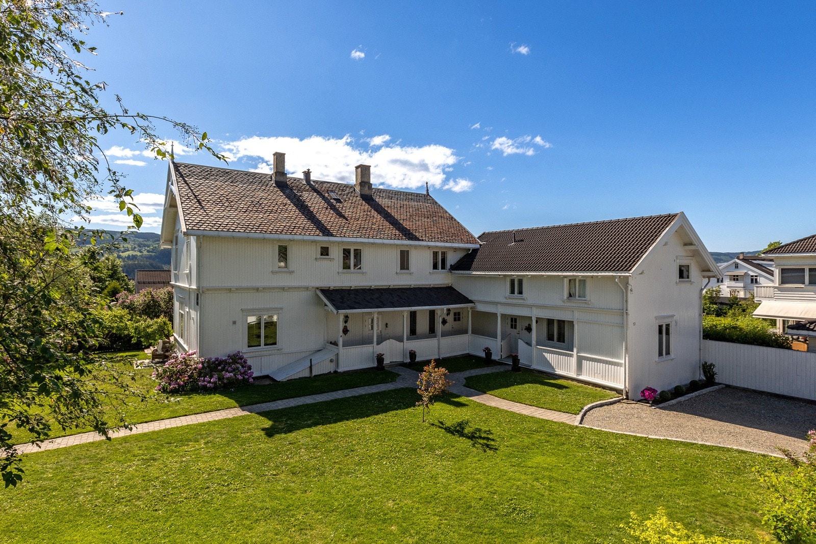 Ærvedig villa med hybel og tilleggsdel Galleribilde