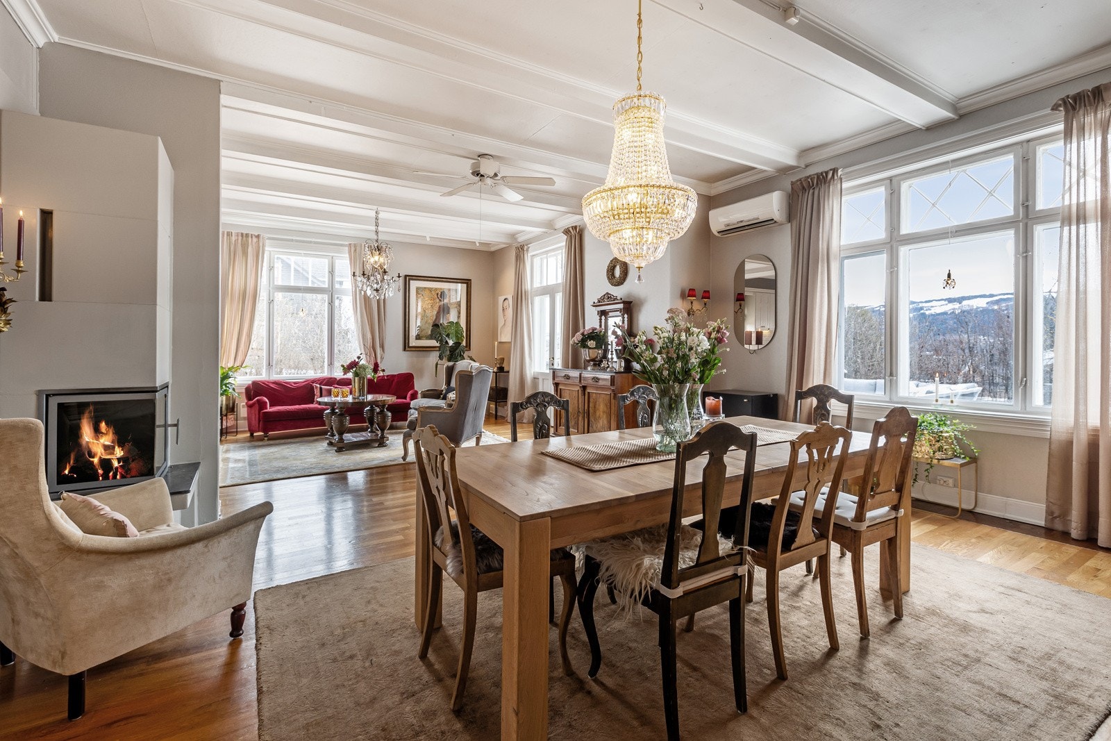 God plass til langbord i stuen Galleribilde