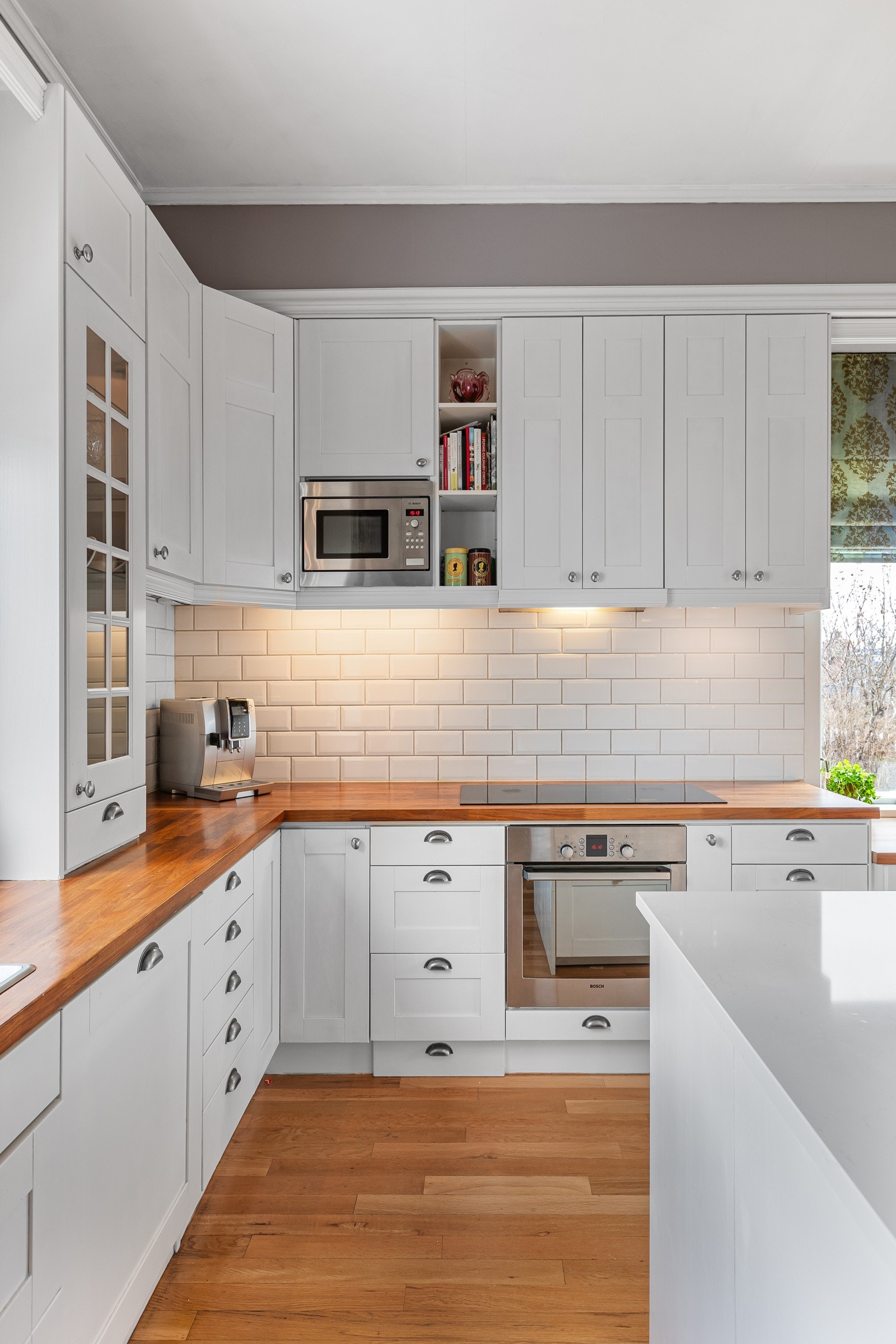 Innredning fra Drømmekjøkkenet med integrerte hvitevarer Galleribilde