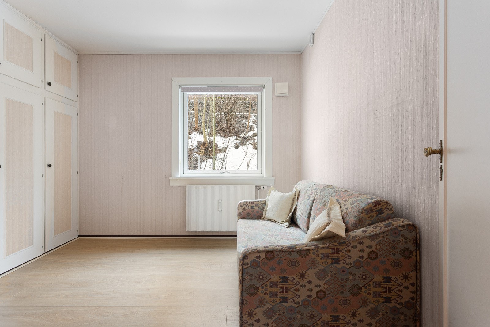 Innebygde skap gir stor lagringsplass Galleribilde