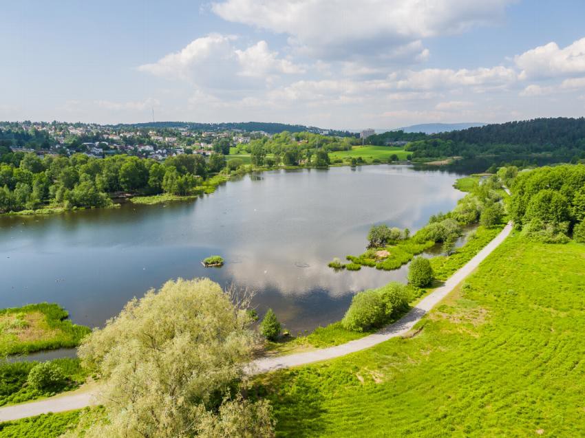 Østensjøvannet er også et populært naturreservat, og byr på flotte turstier Galleribilde