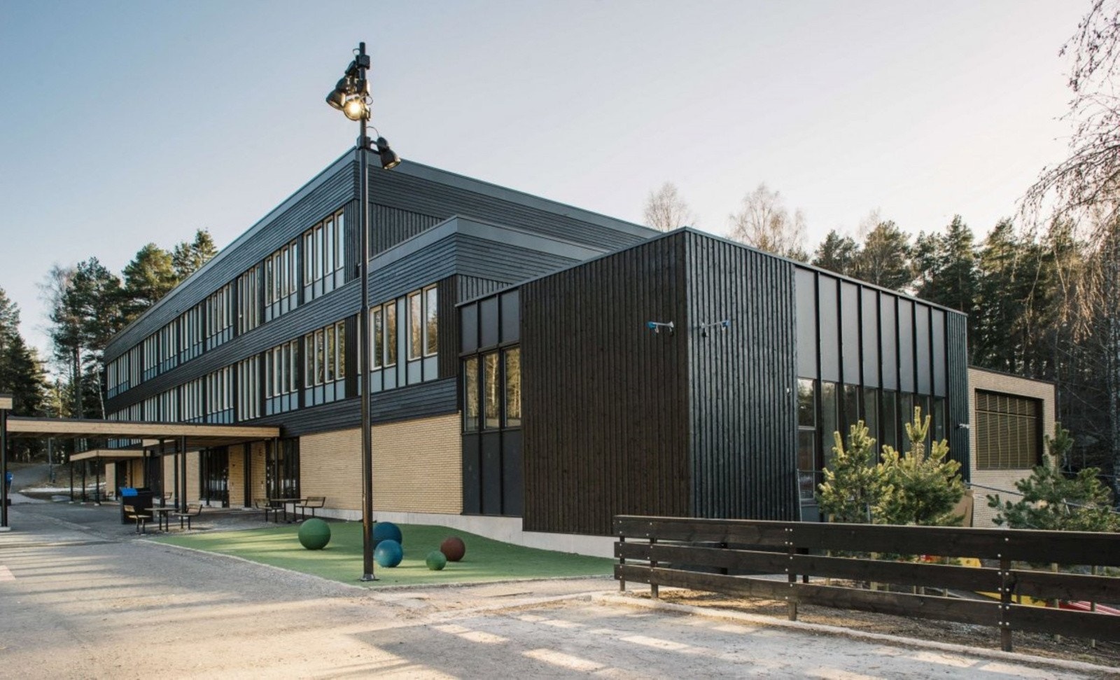 Nøklevann skole ligger 18 minutter unna til fots Galleribilde