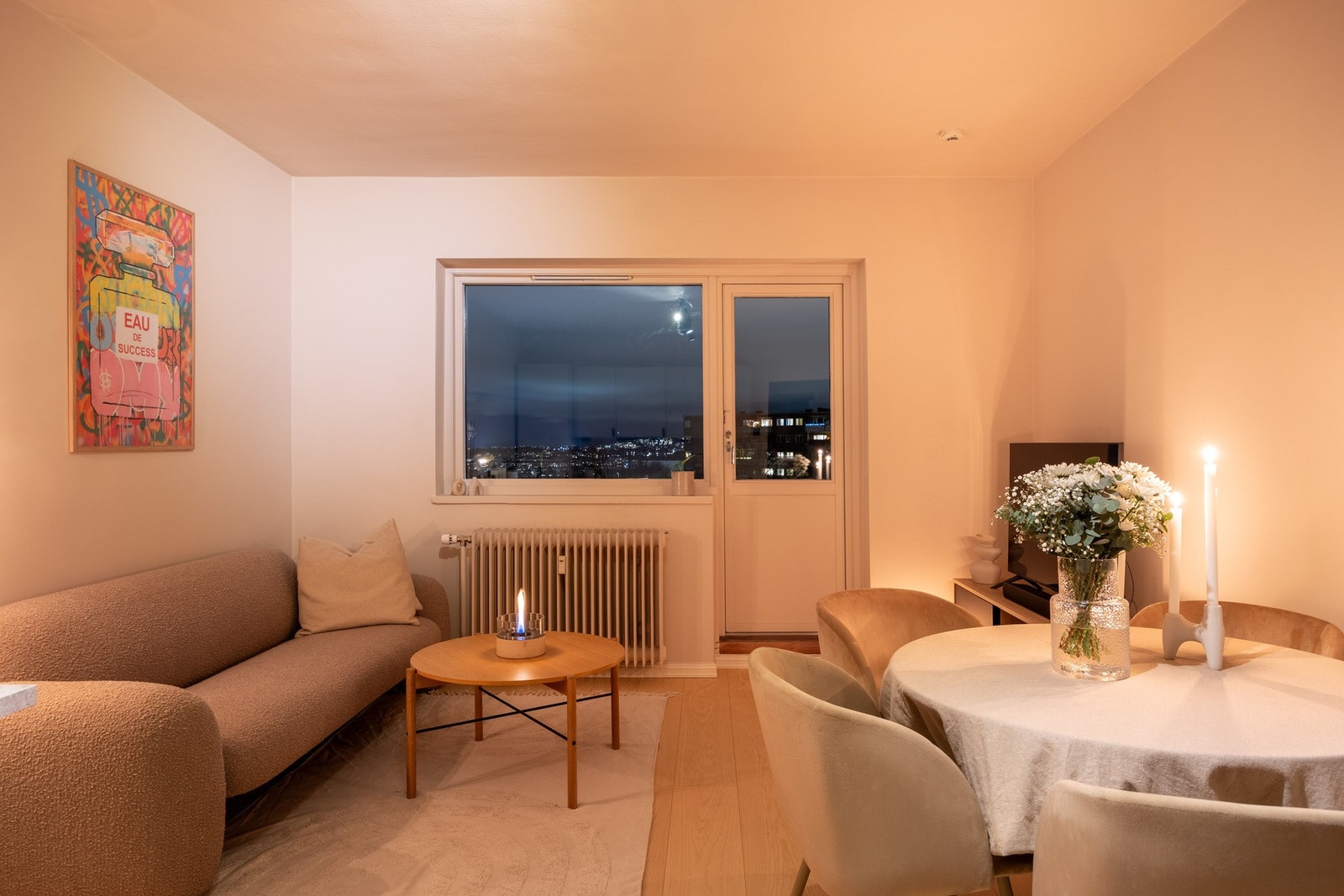 Oppvarming og varmtvann (a.konto) er inkludert i felleskostnadene. Galleribilde