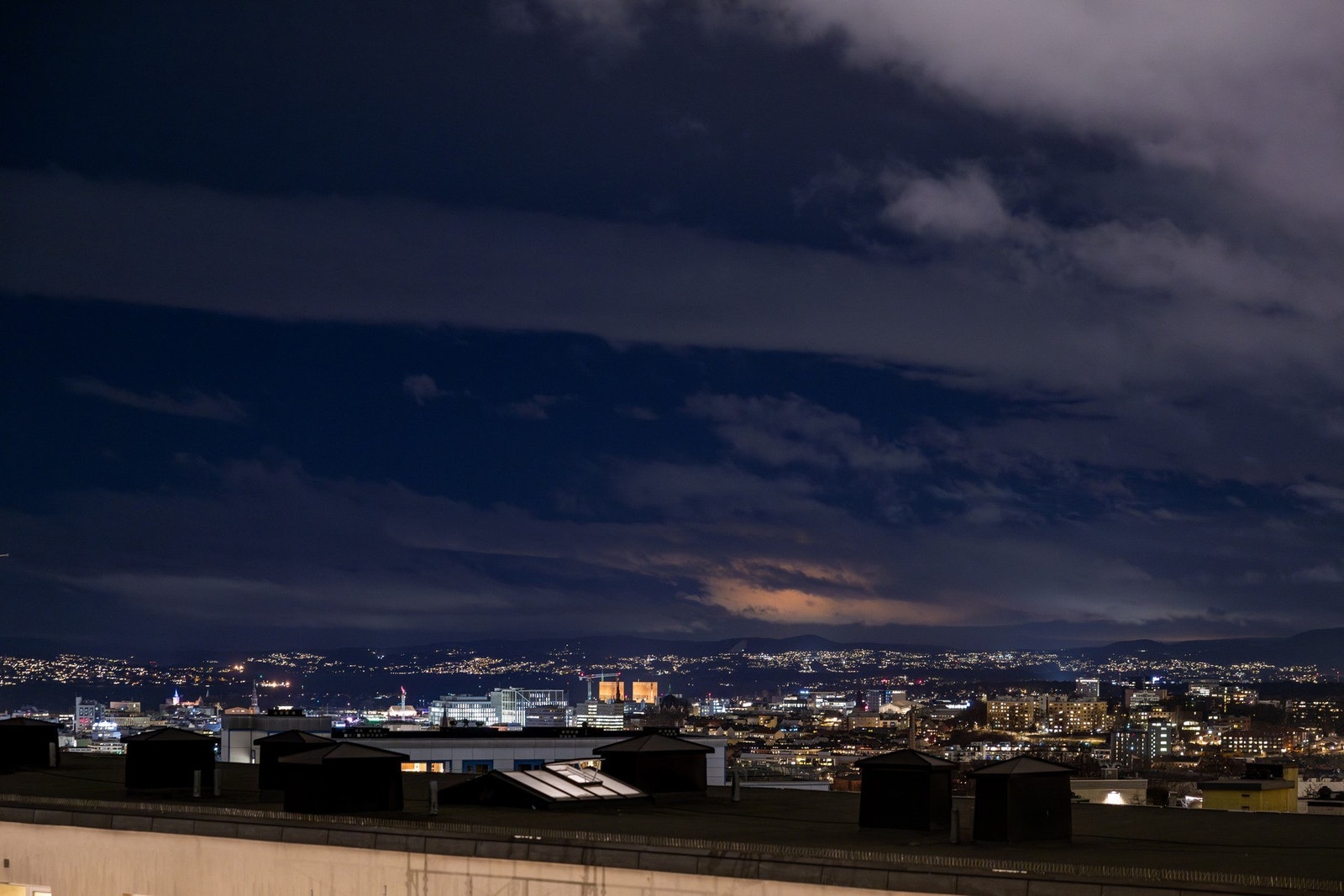 Moderne og påkostet 3-roms med solrik vestvendt balkong og fantastisk utsikt. Galleribilde