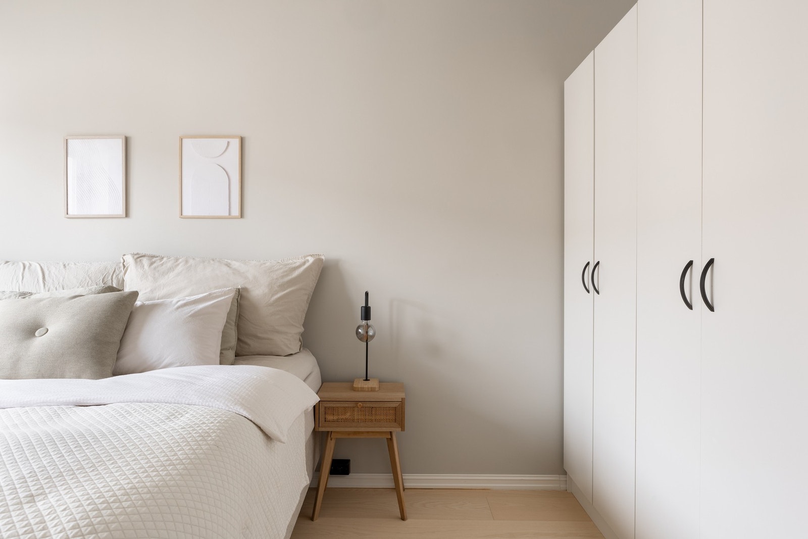 Hovedsoverom med plass til dobbeltseng og er innredet med romslig garderobeløsning. Galleribilde