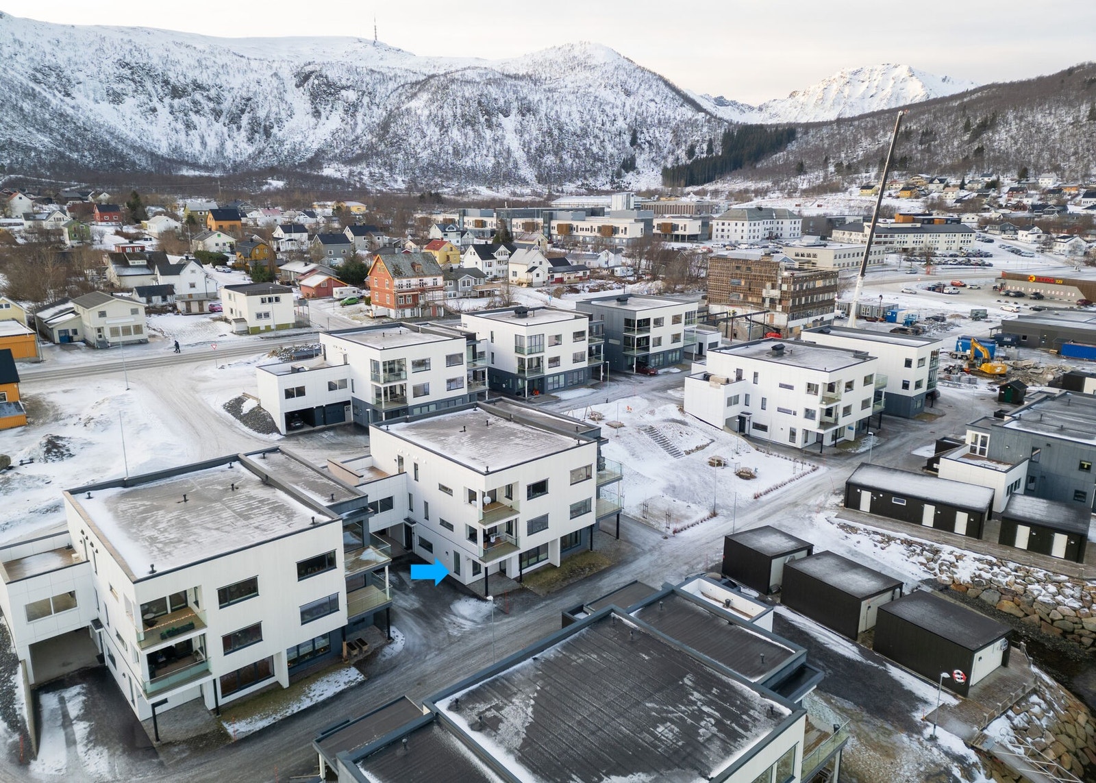 Sentrumsnær beliggenhet på Søndre på Stokmarknes, med korte avstander til det meste. Galleribilde