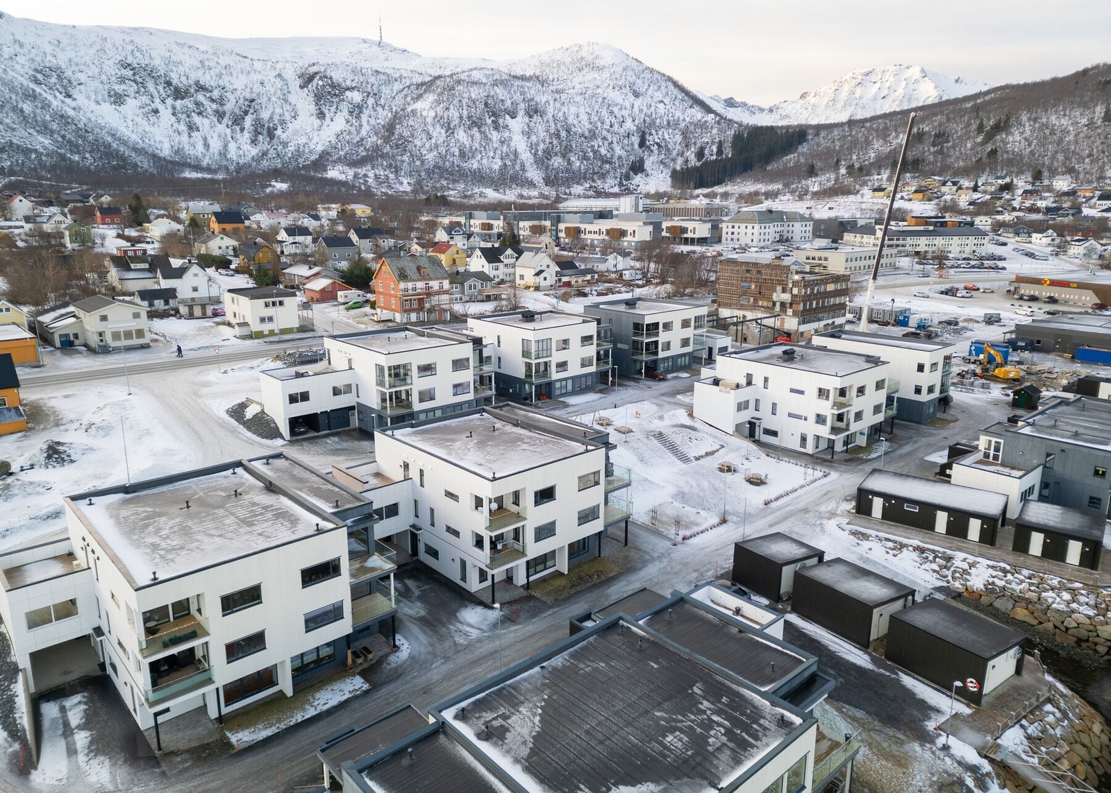 Sentrumsnær beliggenhet på Stokmarknes med gangavstand til det meste. Galleribilde
