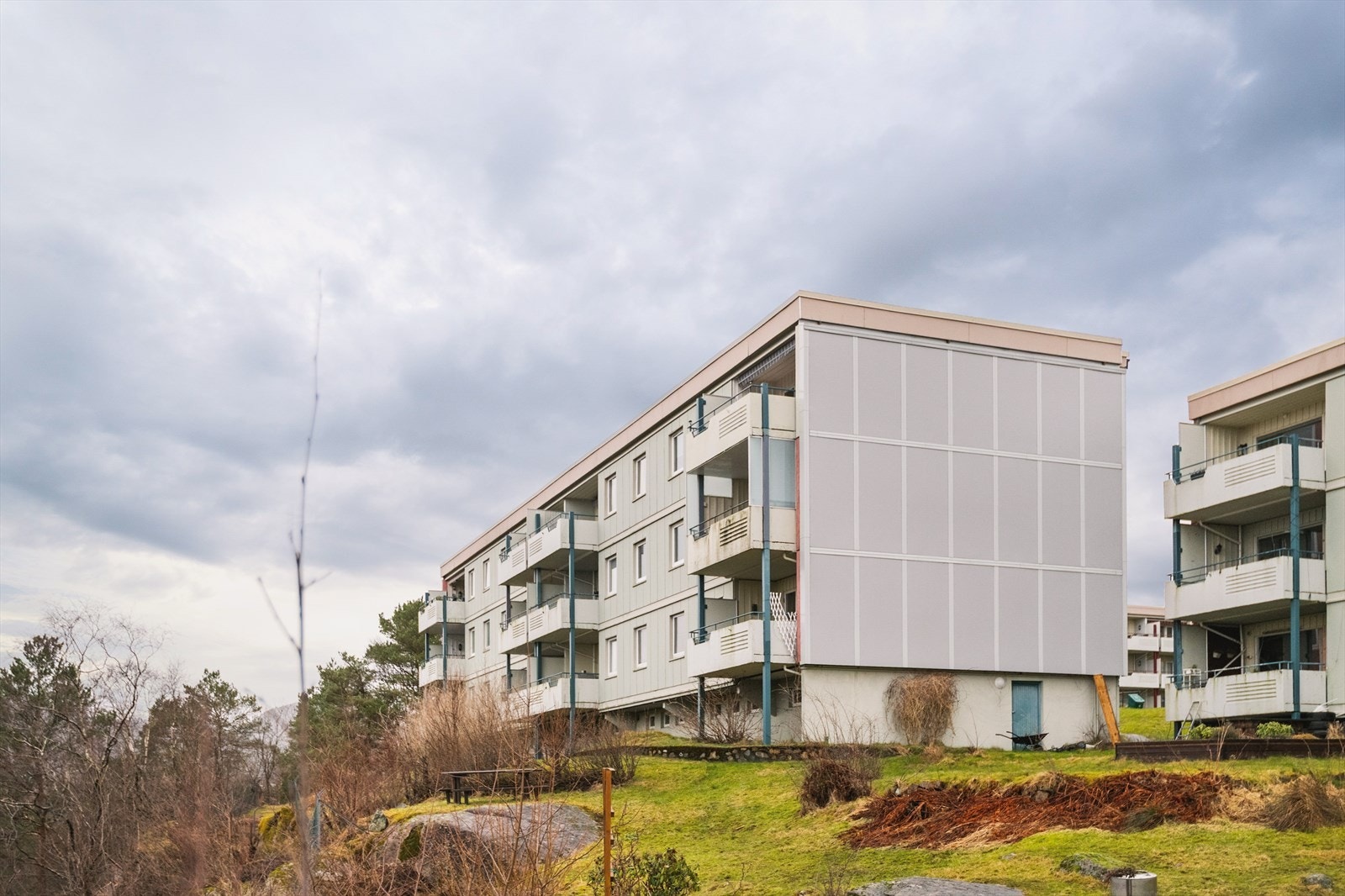 Kort vei til Oasen senter hvor du har svært gode kollektivmuligheter med hyppige bussavganger til Bergen sentrum, Kokstad, Sandsli og Flesland. Galleribilde