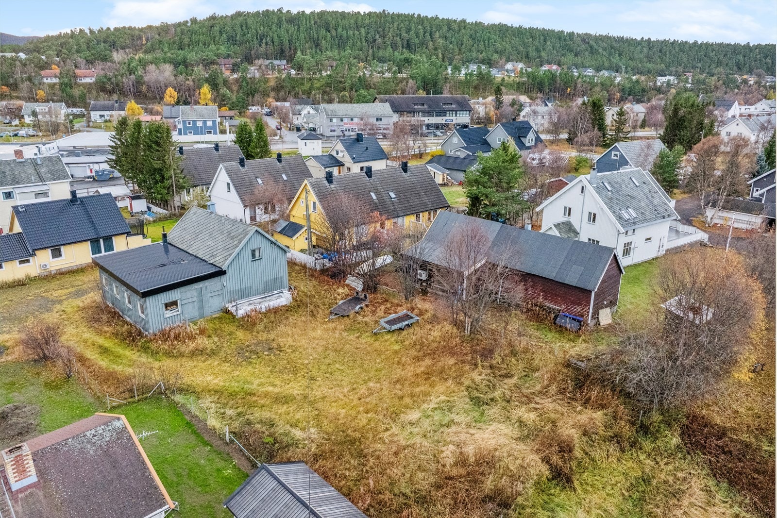 Eldre verksted /lager på stor tomt regulert til boligformål. Galleribilde