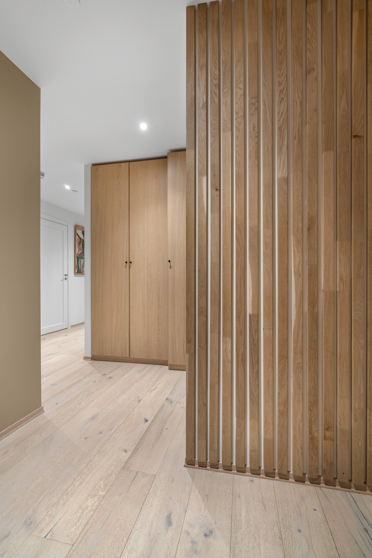 Entré/gang er utstyrt med flere garderobeskap. Galleribilde