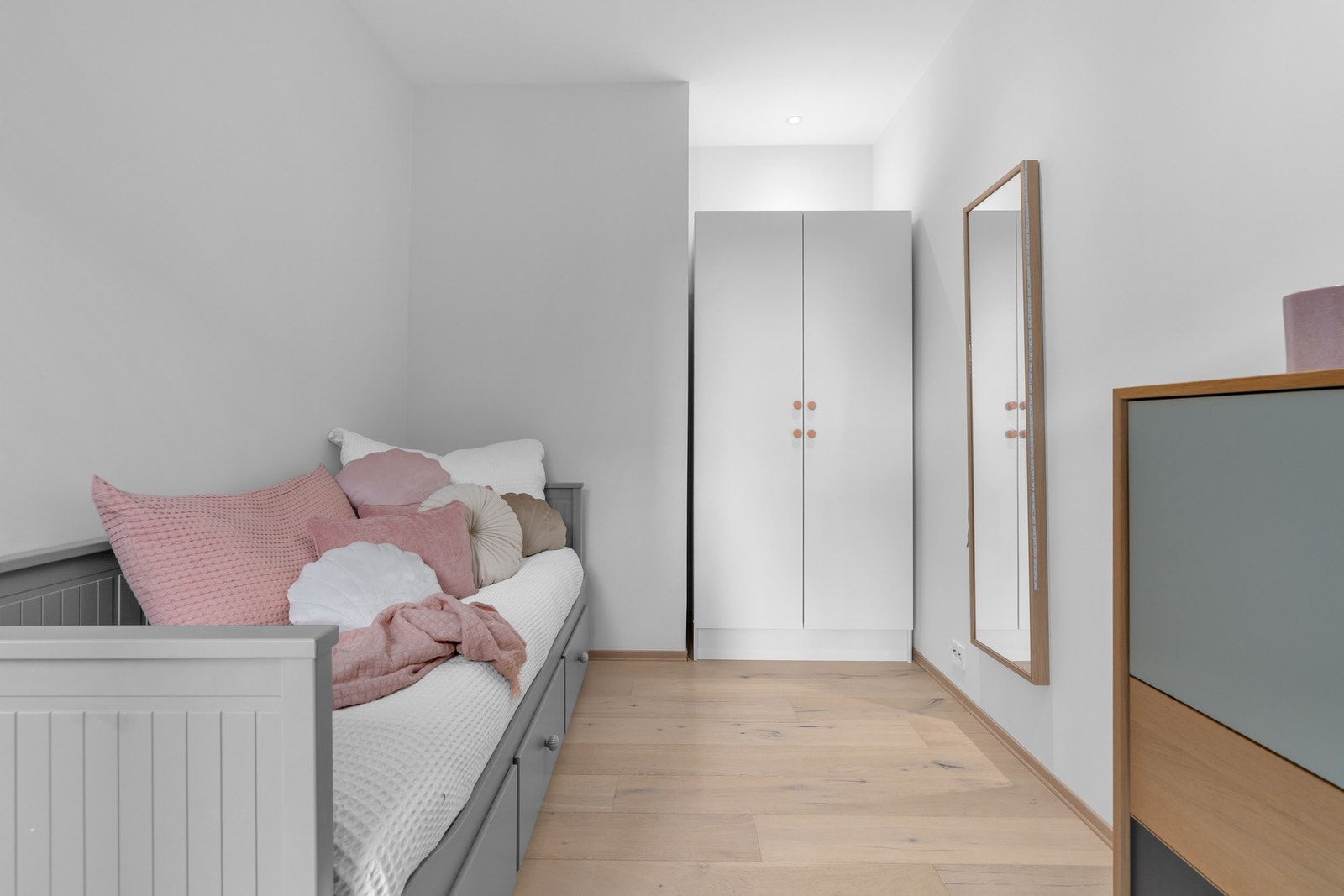 Soverom 3. Dersom ønskelig kan rommet fjernes og leiligheten kan overleveres uten ekstra soverom. Kostnaden med en eventuell endring dekkes av selger. Galleribilde