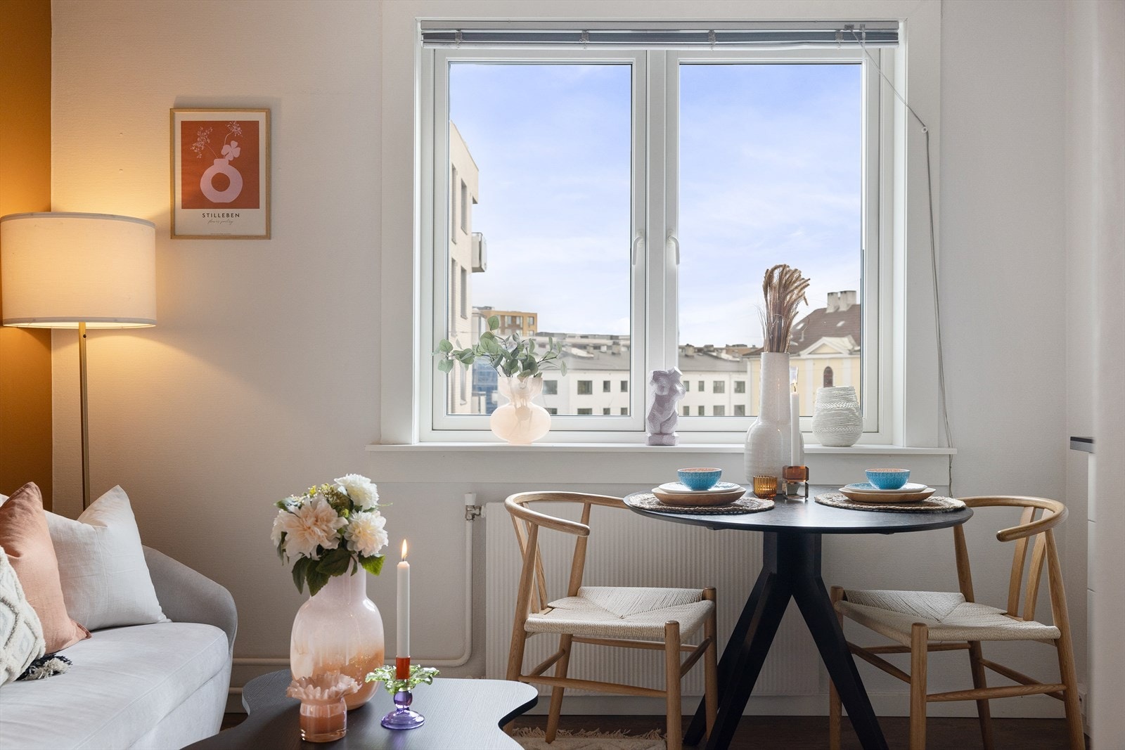 Vinduene er fra 2016 og gir rikelig med naturlig lys. Galleribilde